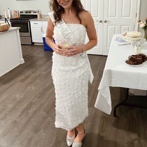 Like New Lulus 3D Floral Applique Strapless
Midi Dress